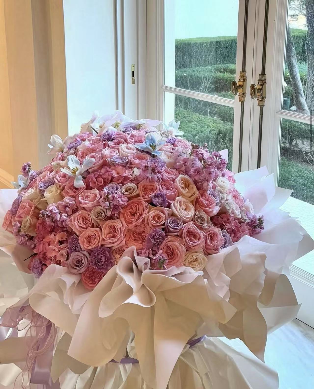 Huge Mixed Pink Rose Bouquet