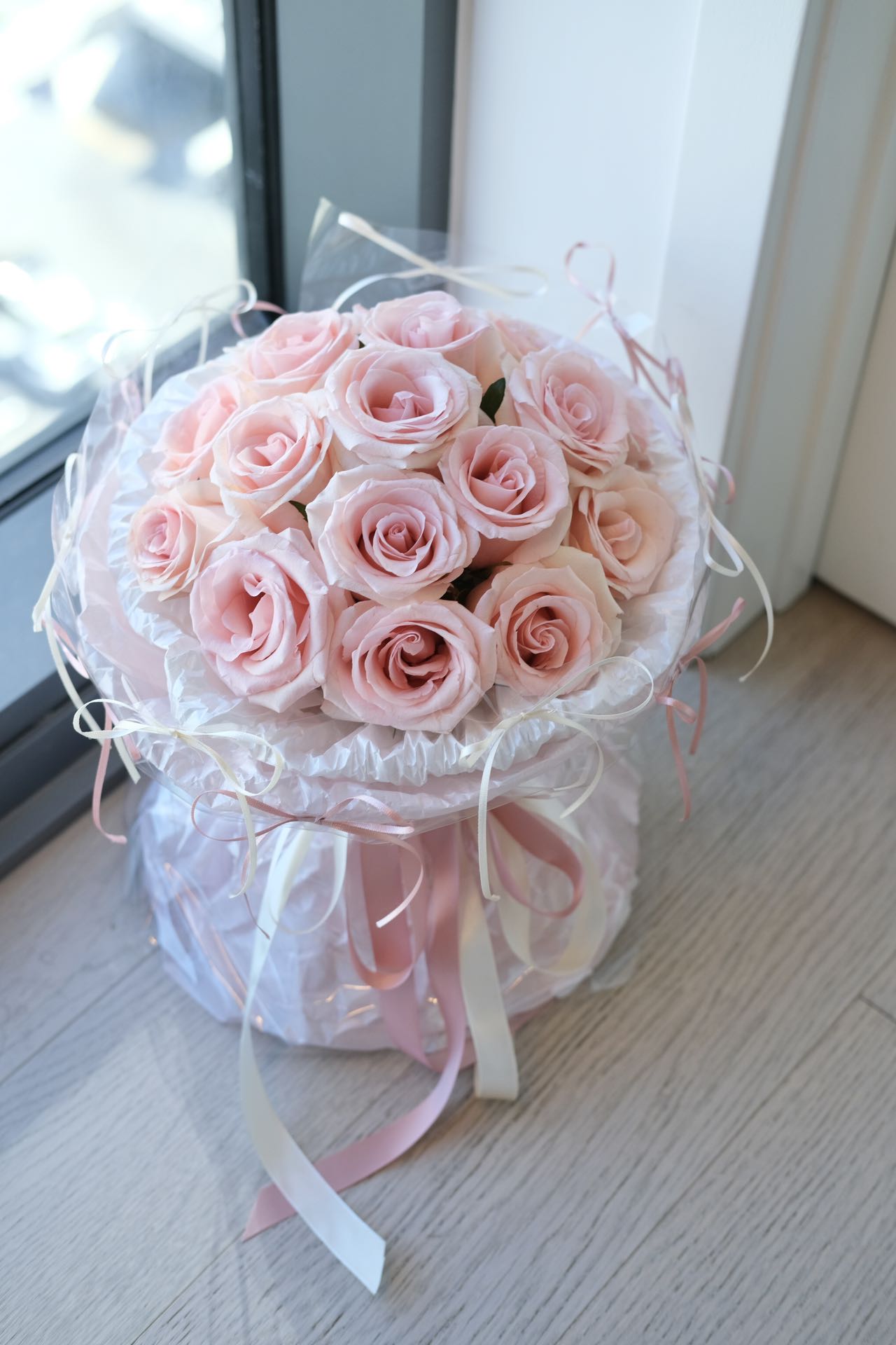 21 stems Ballet-styled Pink Rose